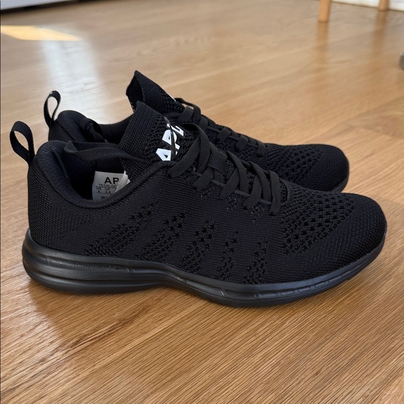 APL Women's Techloom Pro Black Knit Sneakers NWOT - Picture 2 of 9
